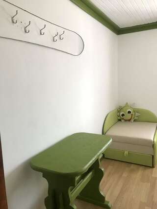 Гостевой дом Girskiy Svitanok Славское Трехместный номер-1