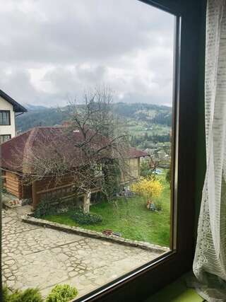 Гостевой дом Girskiy Svitanok Славское Трехместный номер-6